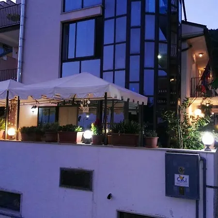 Carriera Szálloda San Giovanni Rotondo